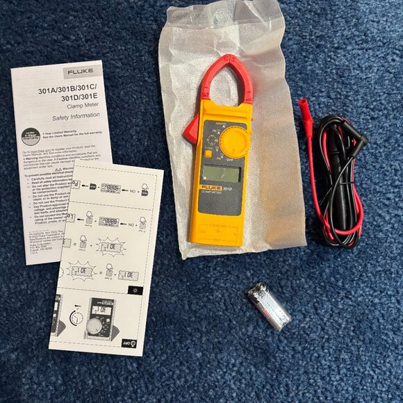 Fluke 301D AC/DC Clamp Meter - Picture 5 of 7